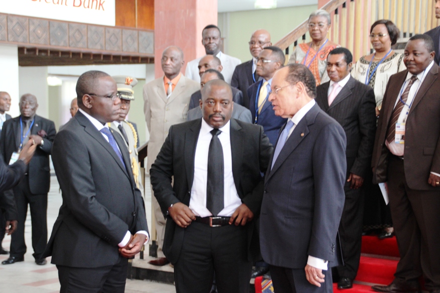 joseph_kabila_sentretenant_avec_leon_kengo_wa_dondo_et_aubin_minaku