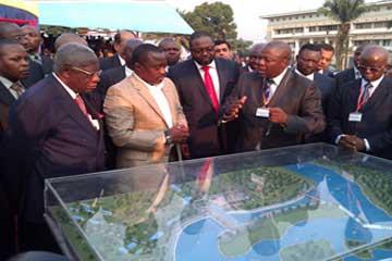 Kabila pose la première pierre de construction du barrage de Katende Octobre 2011