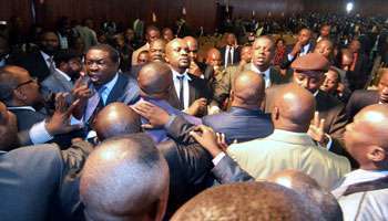 Honorable Serge Welo lors du vote du Bureau de l'Assemblée nationale en RDC. Il sera invalidé le lendemain