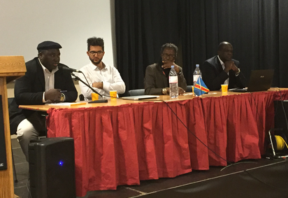 A gauche : Boniface Musavuli en conférence à Genève - Octobre 2015 - Photo DESC