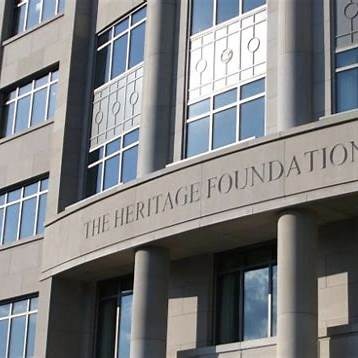 Le bâtiment de la Heritage Foundation à Washington, D.C. symbolise le cœur intellectuel du Project 2025, promu par ce think tank conservateur.