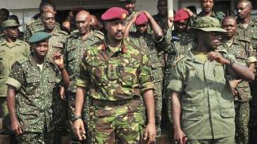 La saga de la succession de Museveni agite son armée
