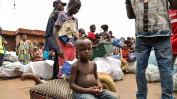 La crise entre les deux Congo : A qui profite le crime? - Timothée Tshaombo