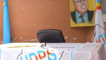 Dialogue entre Congolais : Des sièges des partis politiques de l’opposition incendiés - Radio Okapi