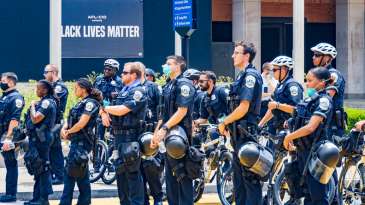 Militarisation des forces de police aux États-Unis : conséquences sociales et alternatives- Jonathan Bannenberg