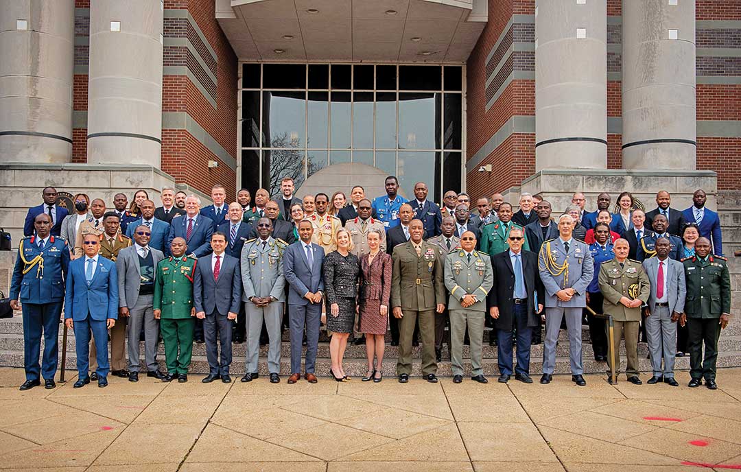 Participants à la réunion de table ronde des ambassadeurs de la Conférence au sommet des leaders africains à l’université de la Défense nationale le 14 décembre 2022. CENTRE D’ÉTUDES STRATÉGIQUES DE L’AFRIQUE