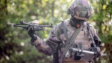 La dronisation de la guerre est « le fait majeur tactique des dernières années », selon le commandant de l’École d’état-major